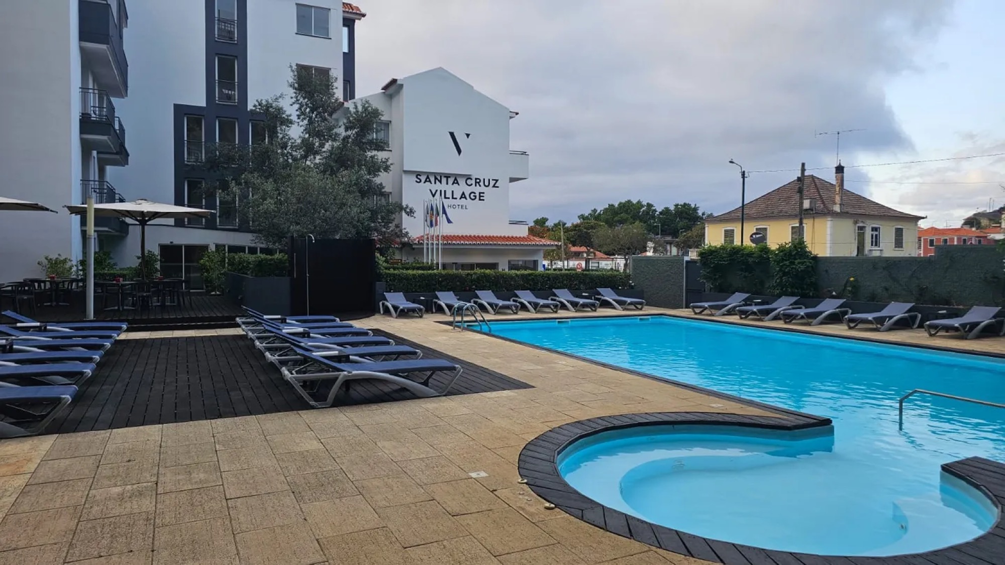 Santa Cruz Village Hotel, Santa Cruz