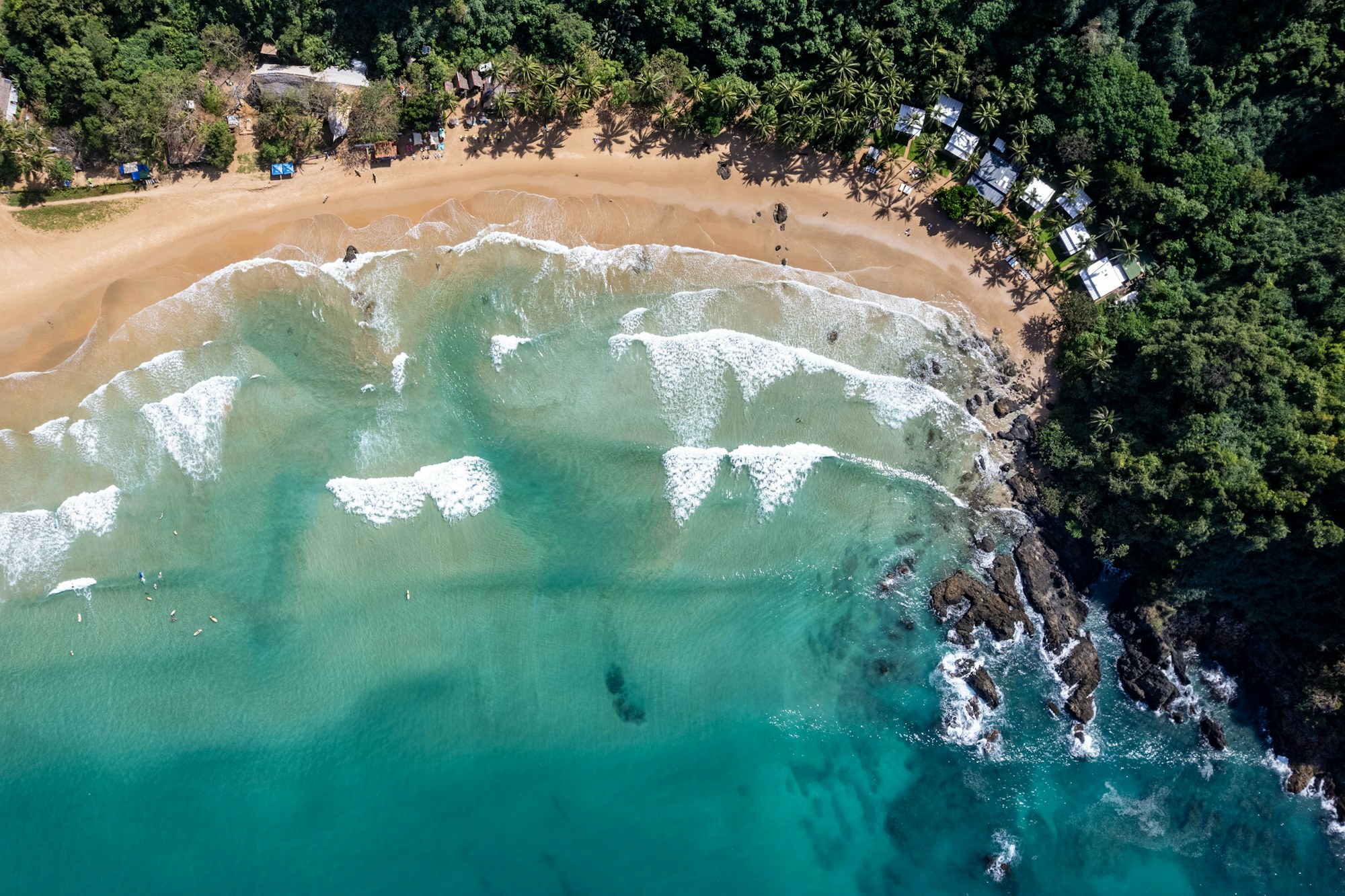 Legacy Ithos — Praia de areia dourada e água turquesa